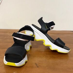 Sorel Kinetic Impact Y Strap High Black and Yellow Sandals Size 8.5